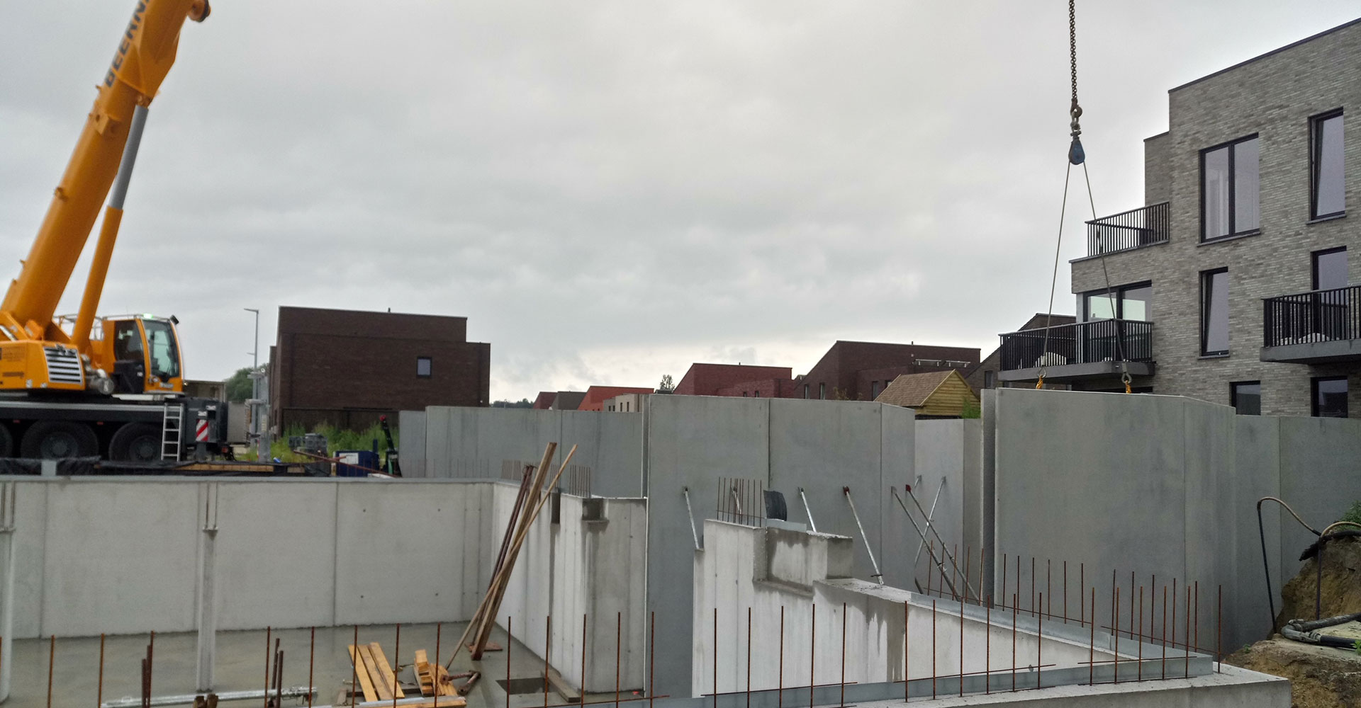 Constructie-elementen hijsen op hoogte